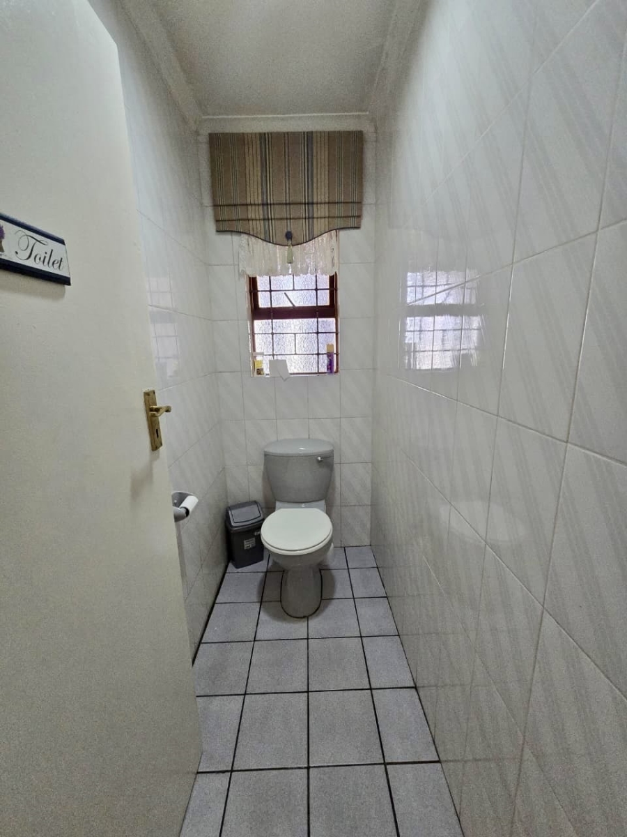 4 Bedroom Property for Sale in Loerie Park Western Cape